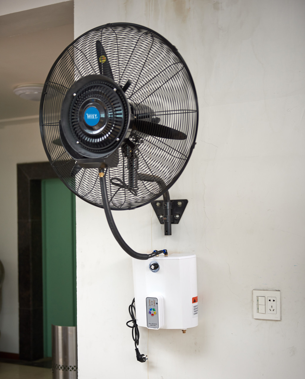 Zidni ventilator s posudom za vodu i daljinskim upravljačem - Slika 7
